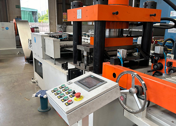 Roll forming machine Roll forming machine